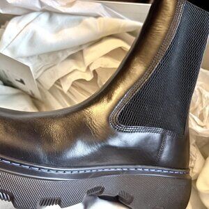 Burberry Black Creeper Chelsea Boots Men's size 39 EUR, UK 5, US 6 Unisex style